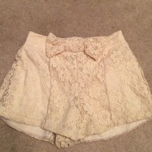 Lace cream shorts