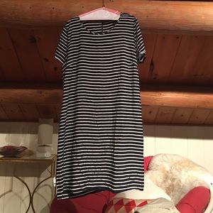 Really cute t-shirt dress just to big for me