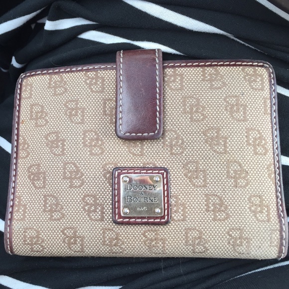 Small wallet Dooney and Burke