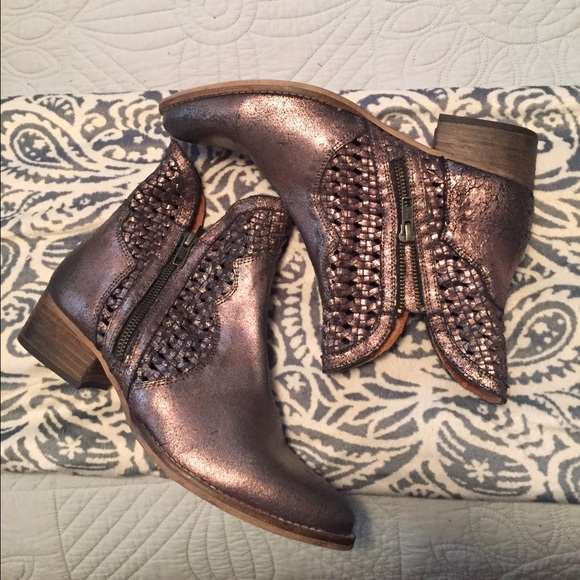 Seychelles "flip a coin" size 8 Booties