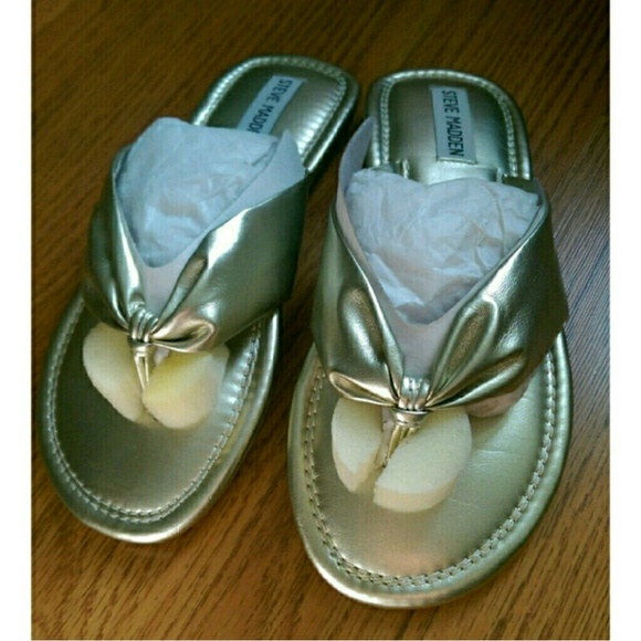 Steve Madden Shoes - Brand new Steve Madden silver flip flops