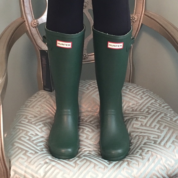 NWT Hunter boots - 4M/5f. **Fits women size 6**