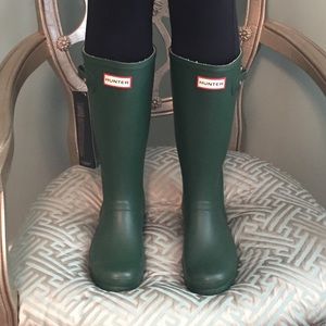 NWT Hunter boots - 4M/5f. **Fits women size 6**