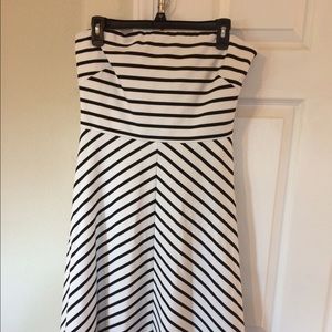 👗 The Limited Stripped Strapless 👗