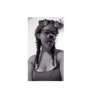 Meet your Posher, Hallie