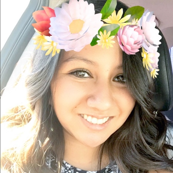 Meet your Posher, Iliana - Picture 1 of 1