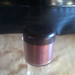 MAC LIMITED EDITION PIGMENT MAROON FLASH SALE🎉