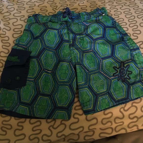 Toddler swim trunks like new🍍