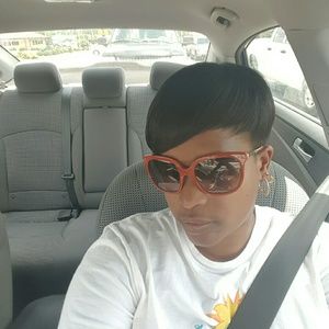 Meet your Posher, Liz