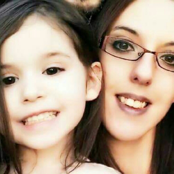 Meet your Posher, Amber - Picture 2 of 5