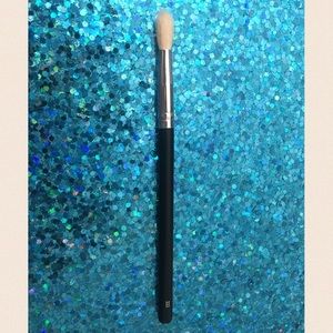 222 tapered blending brush