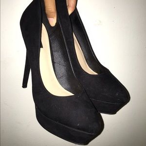 Black Pumps
