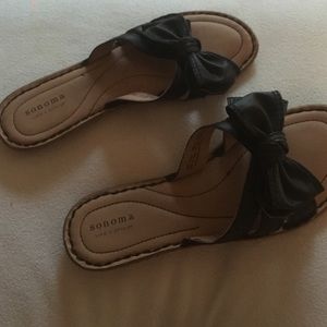 Sandals with bows