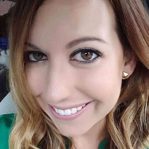 Meet your Posher, Stephanie - Picture 1 of 1