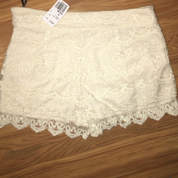 Lace white medium shorts