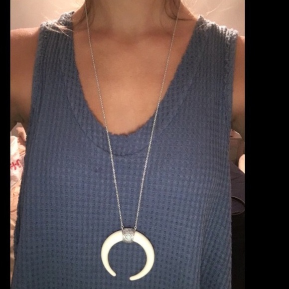 Long white onyx horn necklace (NWOT)