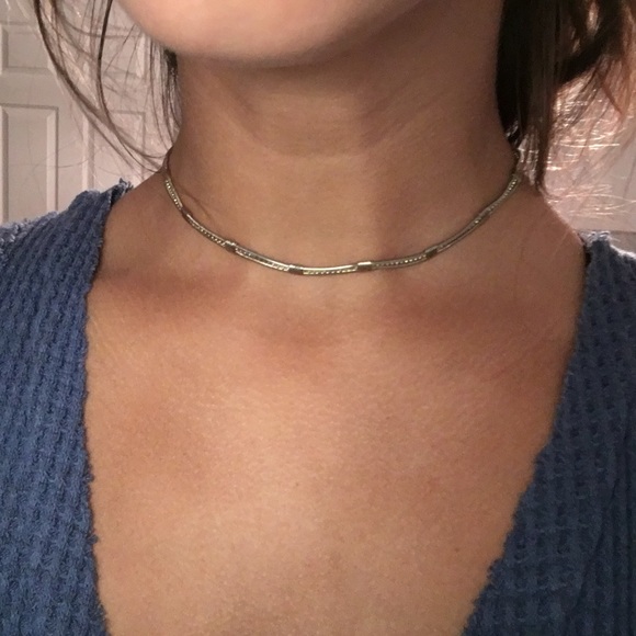 URBAN OUTFITTERS gold choker necklace