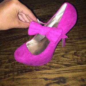 Adorable pink bow strap heels!