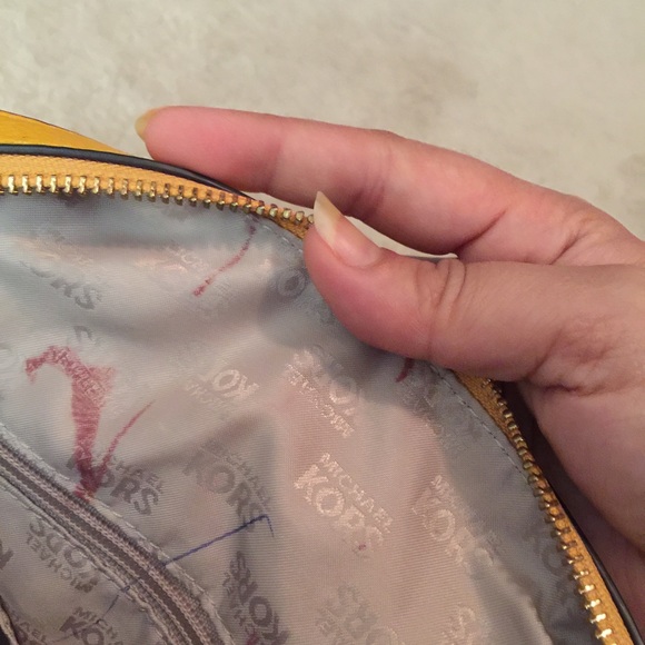 Micheal kors hand bag - Picture 3 of 4