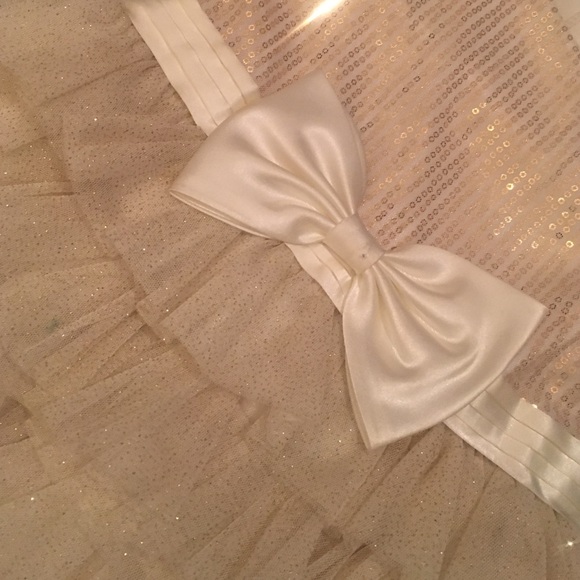 Golden Gown - Picture 2 of 4