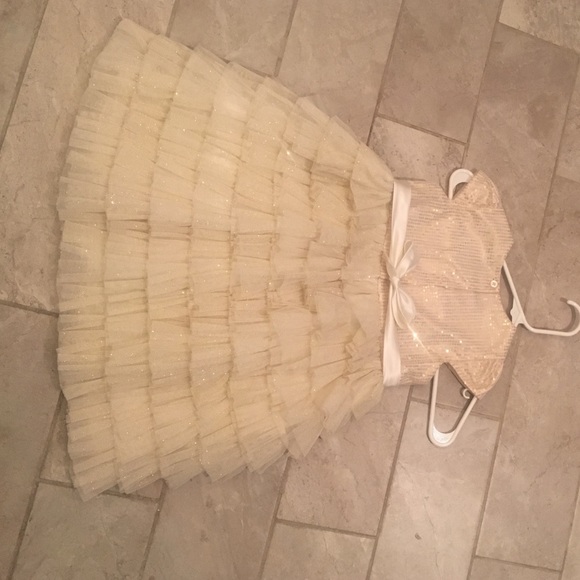 Golden Gown - Picture 3 of 4