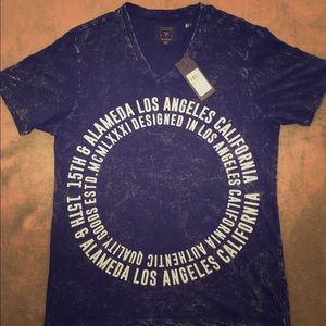 GUESS short sleeve V neck 
.