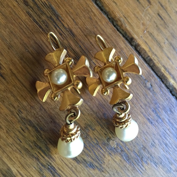 Vintage Gothic design earrings