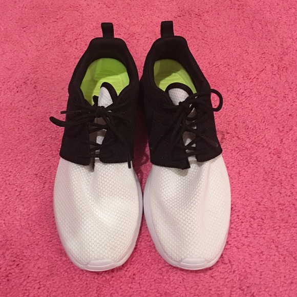 Nike Roche - Picture 2 of 4