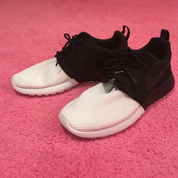 Nike Roche - Picture 3 of 4