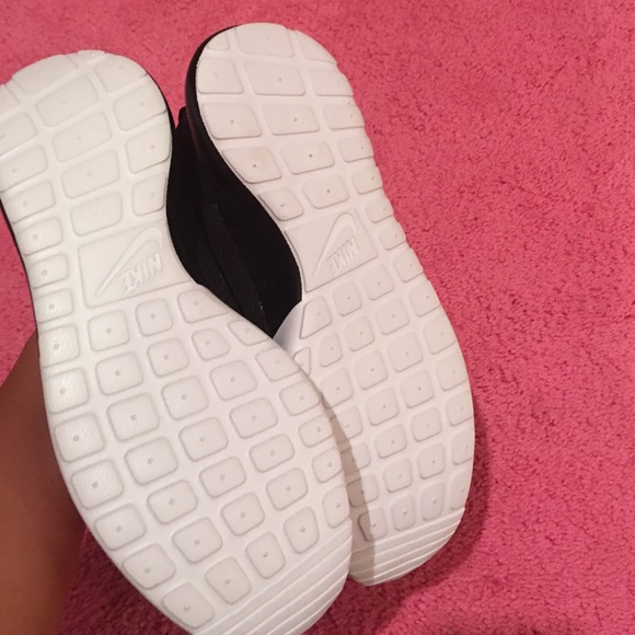 Nike Roche - Picture 4 of 4