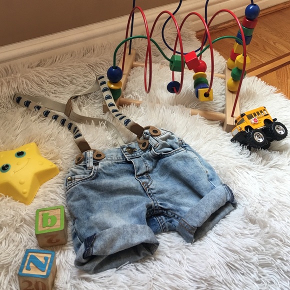 H&M Other - 🎉HP🎉Toddler boy suspender shorts H&M