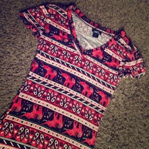 V-neck Rue 21 Tribal
