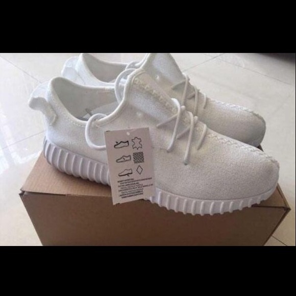 white sports shoes size 43 new! Size 13