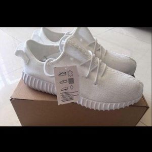 white sports shoes size 43 new! Size 13