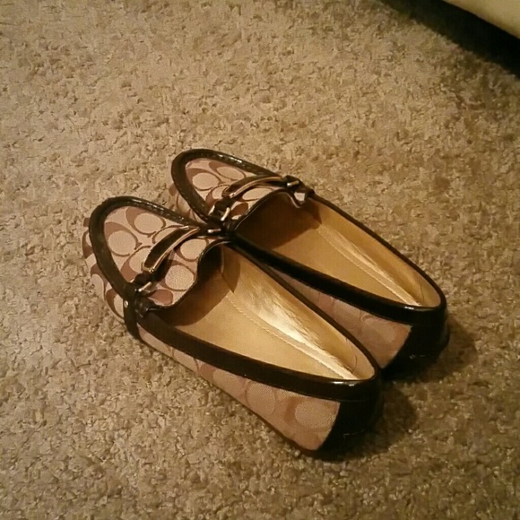 Coach Flats ( Never worn)