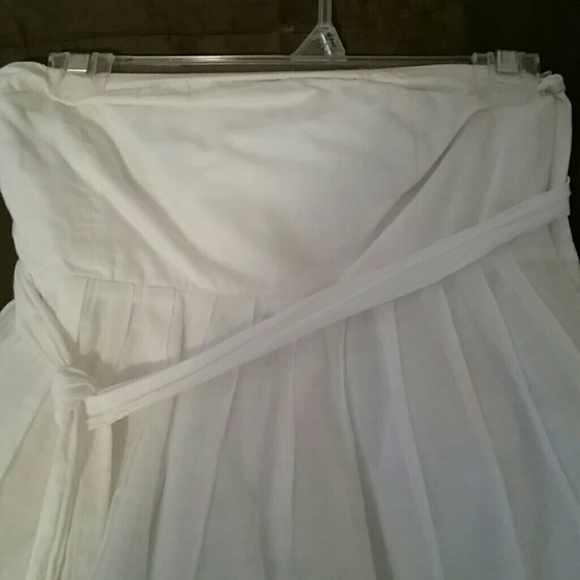 White, strapless dress