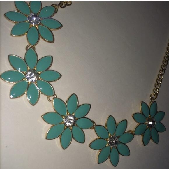 Statement necklace - Picture 2 of 3