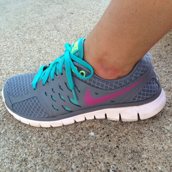 Nike Shoes - LIKE NEW NIKES