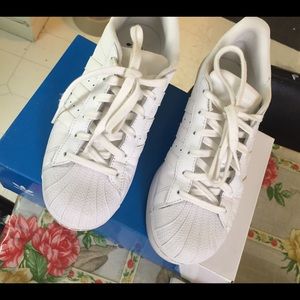 White adidas superstars