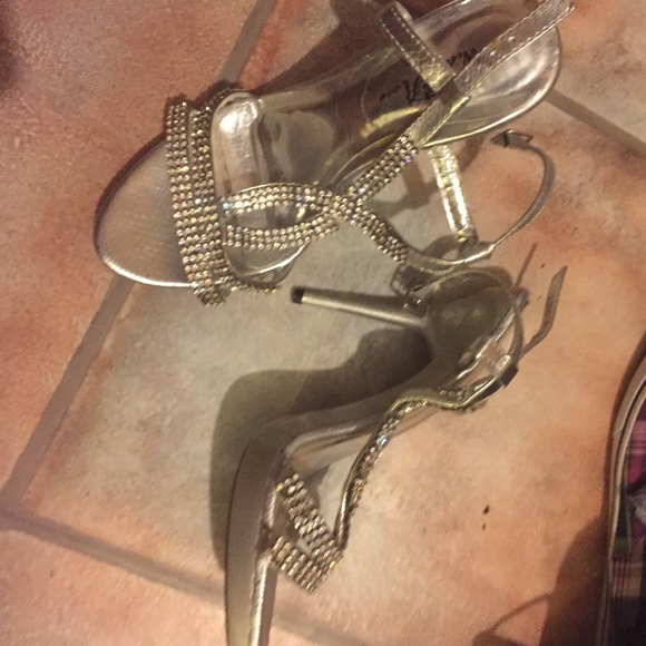 Shoes - Picture 4 of 4