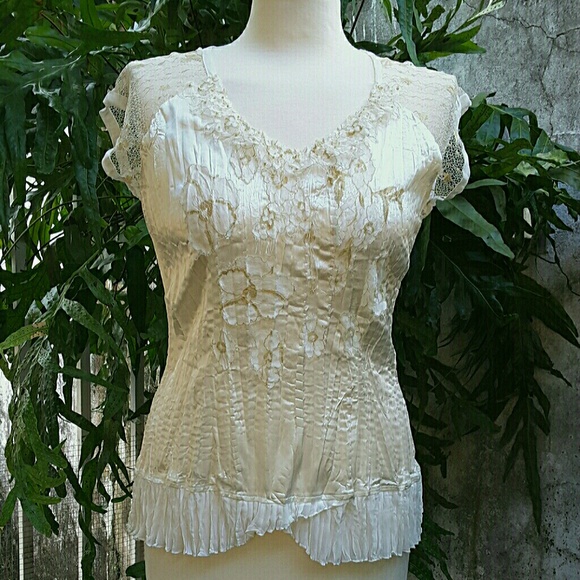 Luma - Lacy Top