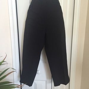 Short cropped pant with stretch