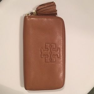 Tory Burch Thea Zip Continental Wallet