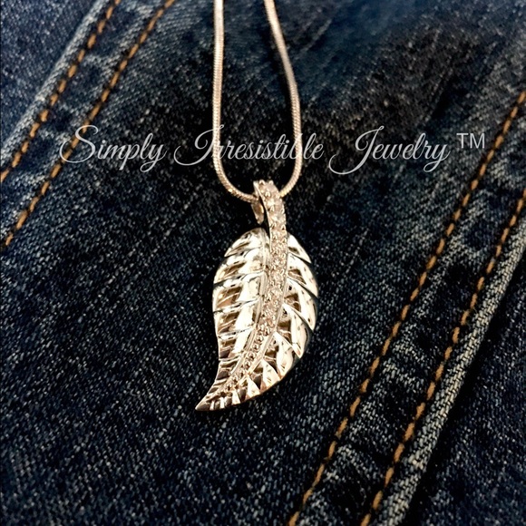 SALE🍃Silver, Leaf and *diamond* Necklace