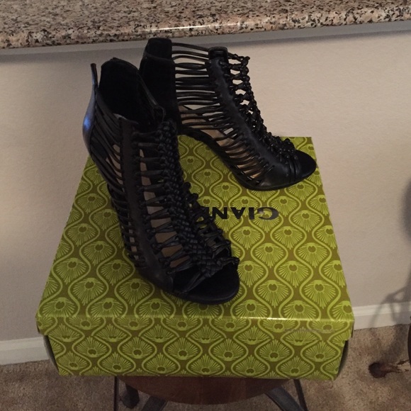 SOLD‼️ Gianni Bini Heeled sandals