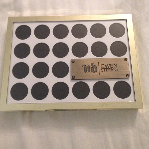 Urban Decay Gwen Stefani Eyeshadow Palette