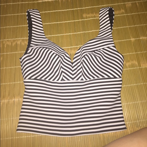 Guess top xs