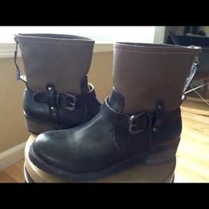 Black & Tan above ankle moto boots size 7.5