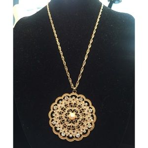 🔥SOLD🔥 Gold Necklace w/ Pendant