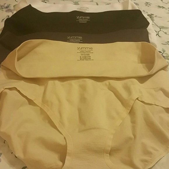 BRAND NEW YUMMIE SHAPE WEAR